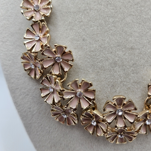 NEW VINTAGE Napier Pink Articulated Flower Gold Tone Necklace & Earrings Set - Picture 4 of 7